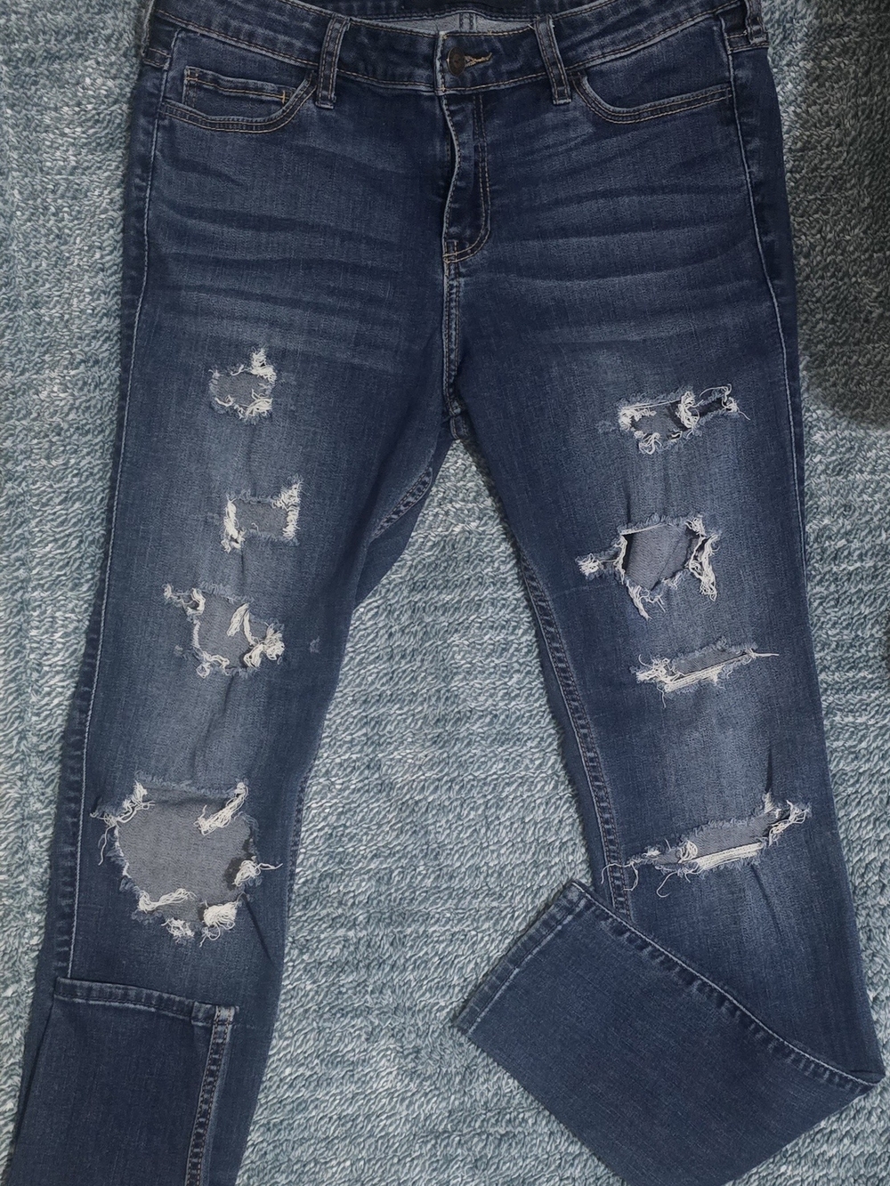Hollister Women’s Distressed Dark Blue Jeans - Casual Slim Fit Size 9